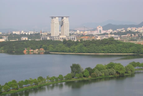 �������Y