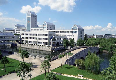 �������Y